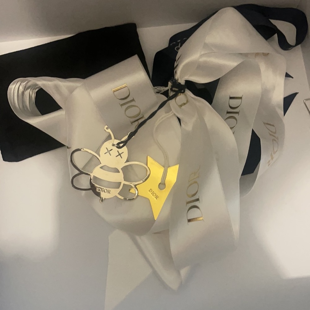 DIOR x KAWS keychain string - Picture 3 of 6